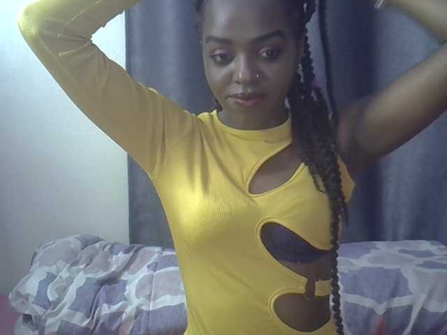 Tyra019a live cam on BongaCams
