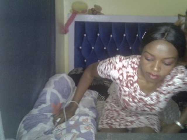 Tyra019a live cam on BongaCams