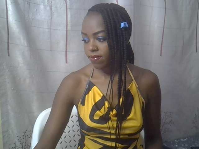 Tyra019a live cam on BongaCams