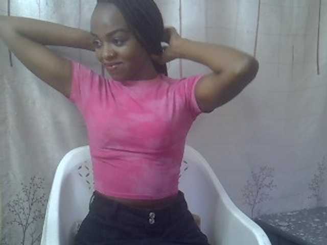 Tyra019a live cam on BongaCams
