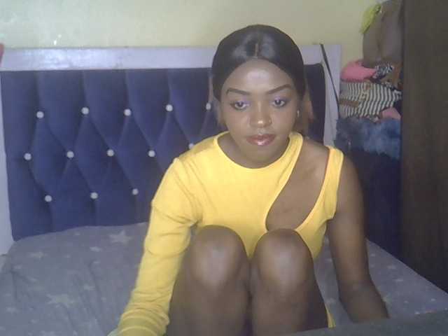 Tyra019a live cam on BongaCams