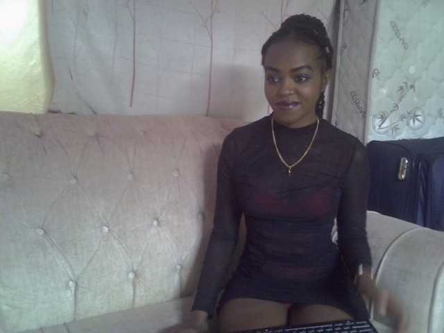 Tyra019a live cam on BongaCams