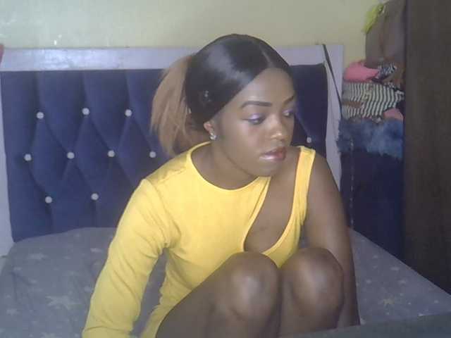 Tyra019a live cam on BongaCams