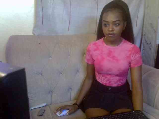 Tyra019a