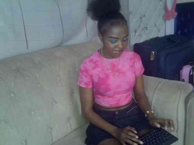 Tyra019a