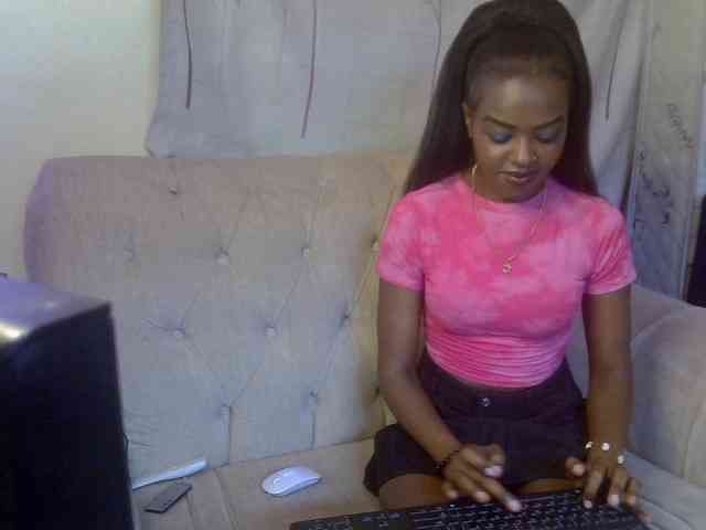 Tyra019a