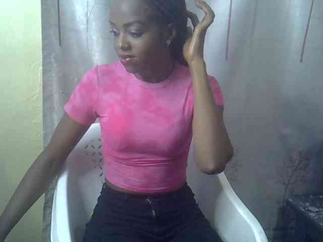 Tyra019a