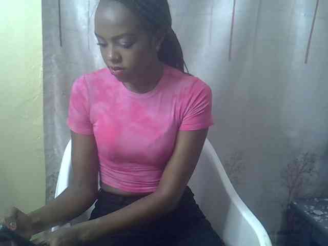 Tyra019a