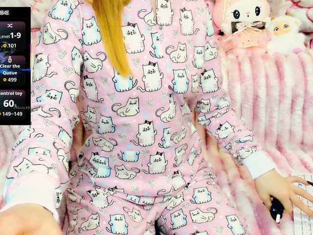malenkaYA-1 live cam on BongaCams