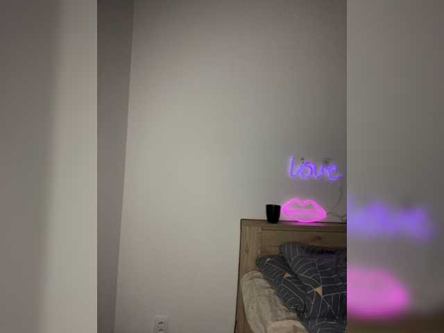 miahollis live cam on BongaCams