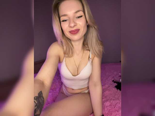 miahollis's BongaCams show and profile