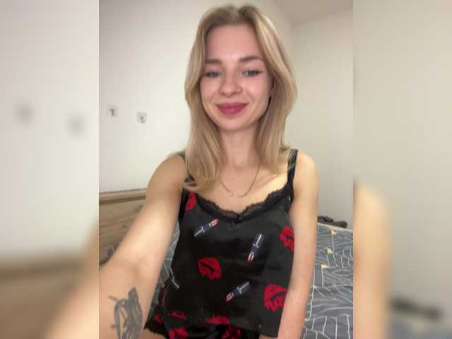 miahollis live cam on BongaCams