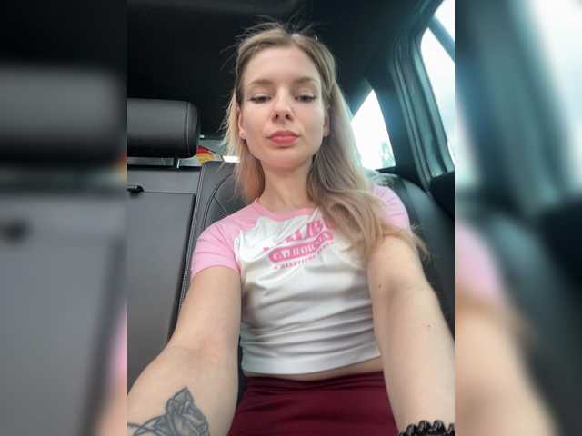 miahollis's BongaCams show and profile