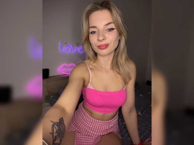 miahollis live cam on BongaCams
