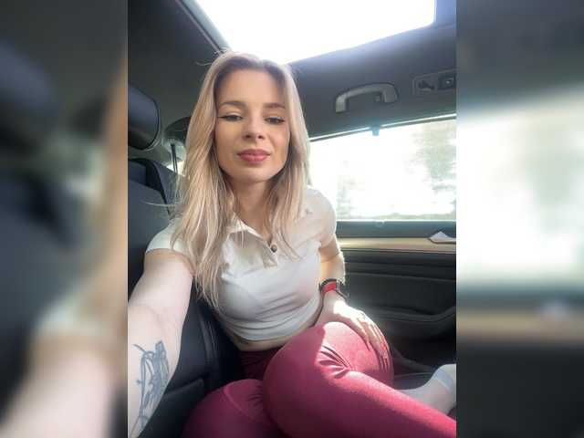 miahollis's BongaCams show and profile