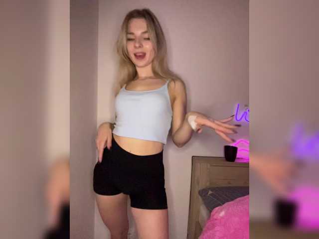 miahollis live cam on BongaCams