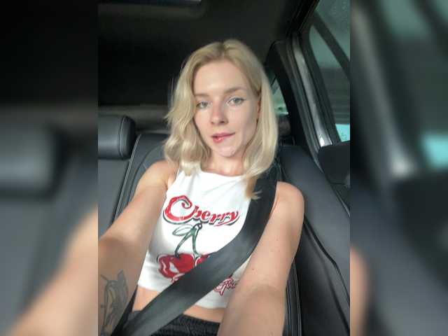 miahollis live webcam show