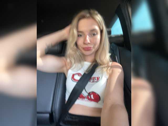miahollis live webcam show