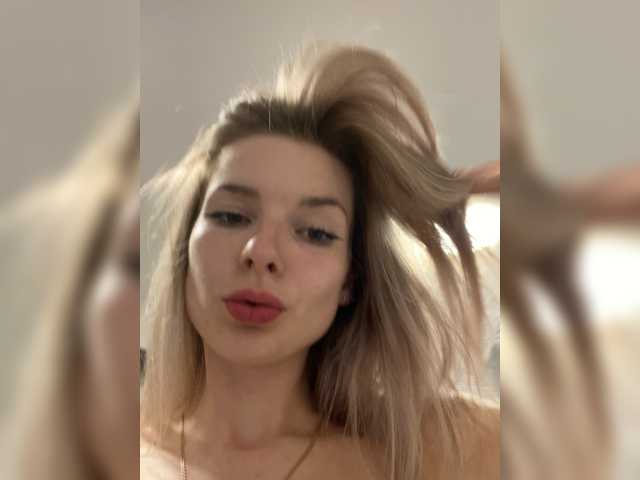 miahollis
