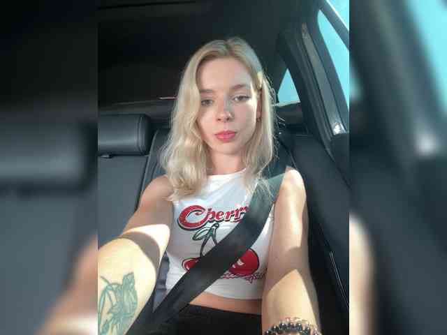 miahollis webcam