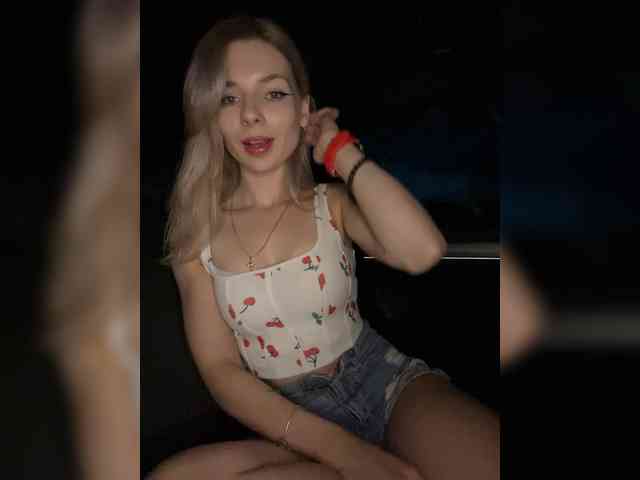 miahollis webcam