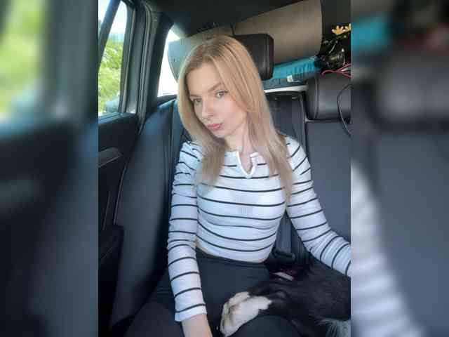 miahollis webcam