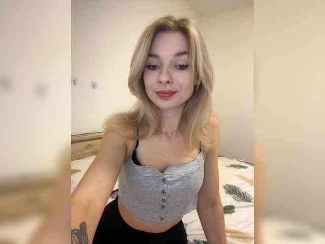 miahollis webcam