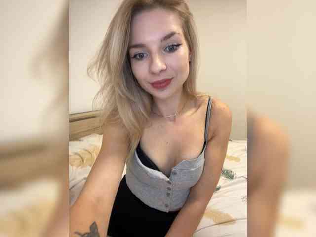 miahollis webcam