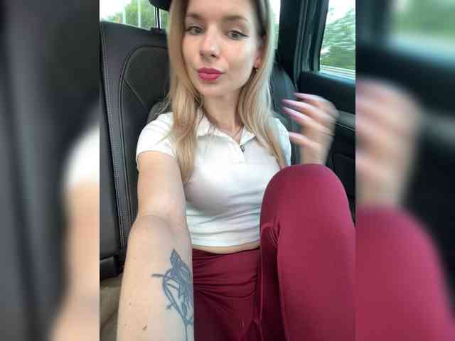 miahollis webcam