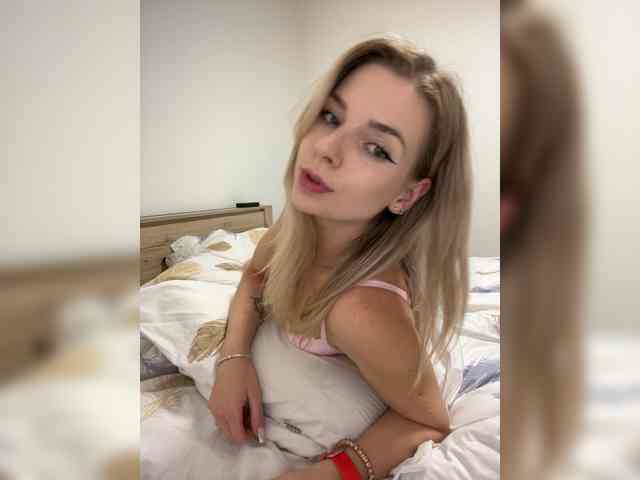 miahollis webcam