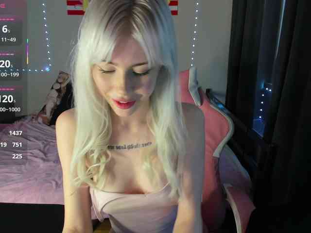 redqwe0u0 Live Webcam on BongaCams