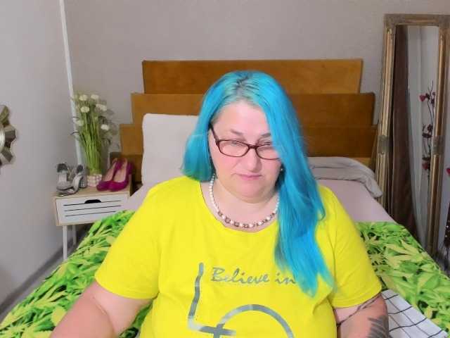 BlondyBigBoobs live webcam show
