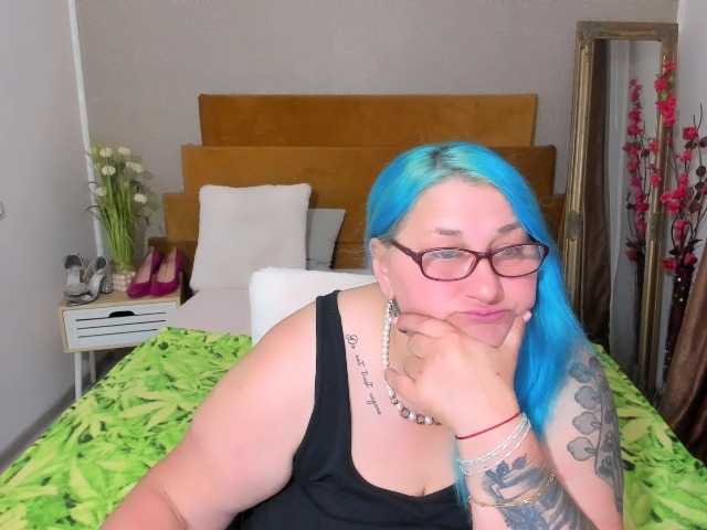 BlondyBigBoobs live webcam show