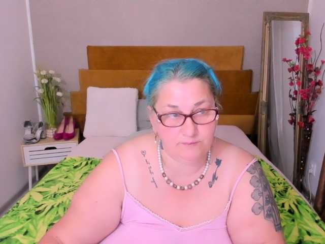 BlondyBigBoobs