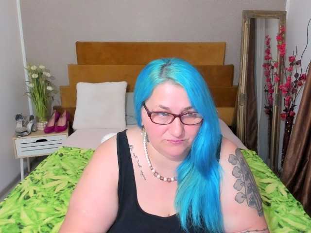BlondyBigBoobs live webcam show