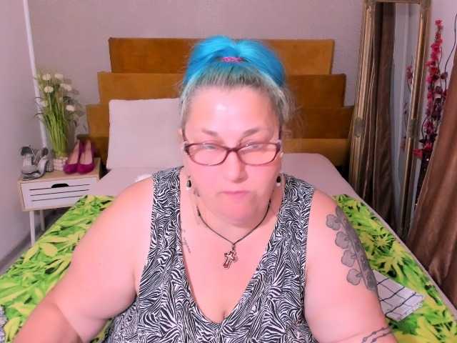 BlondyBigBoobs
