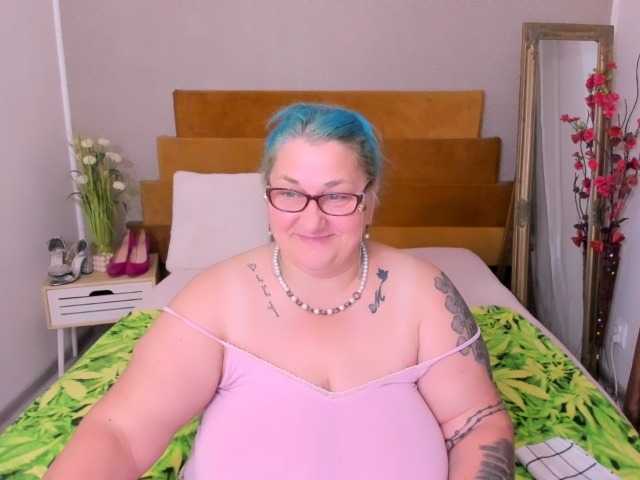 BlondyBigBoobs