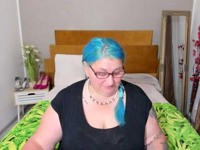 BlondyBigBoobs