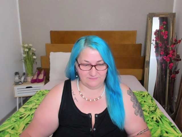 BlondyBigBoobs