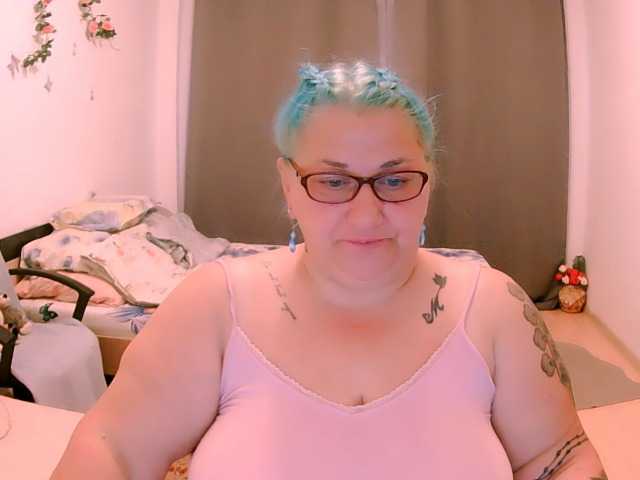 BlondyBigBoobs