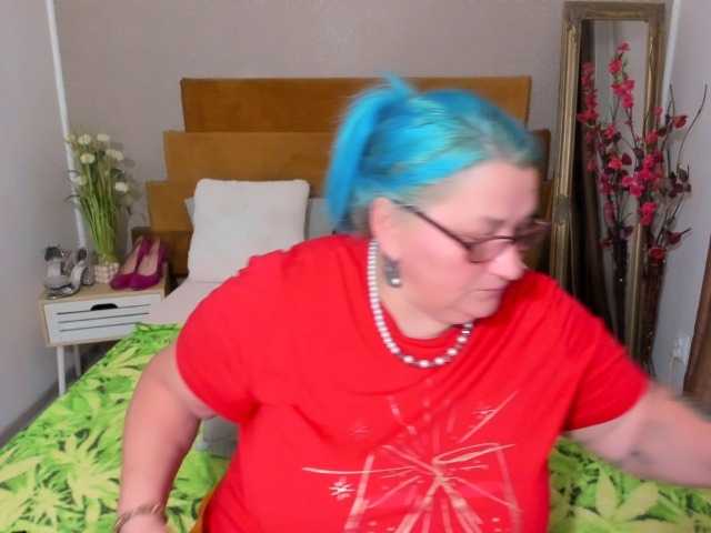 BlondyBigBoobs