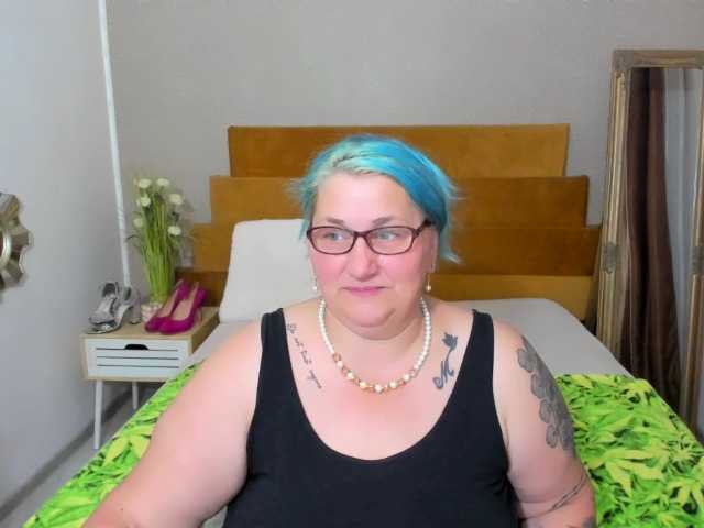BlondyBigBoobs live webcam show