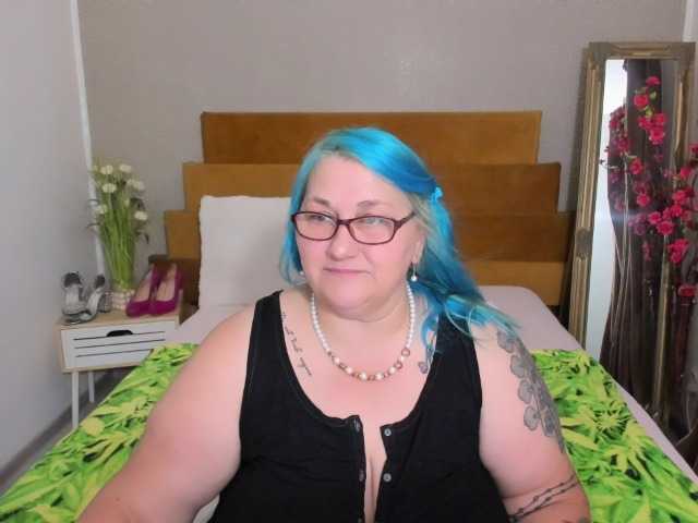 BlondyBigBoobs live webcam show