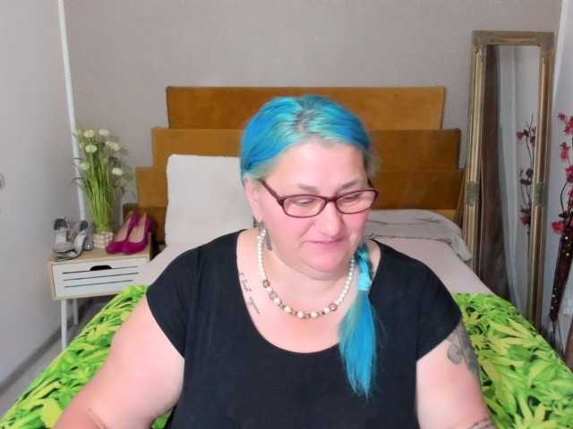 BlondyBigBoobs