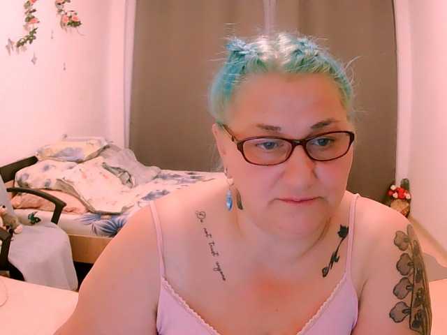 BlondyBigBoobs
