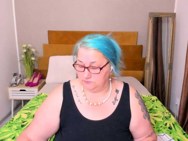 BlondyBigBoobs