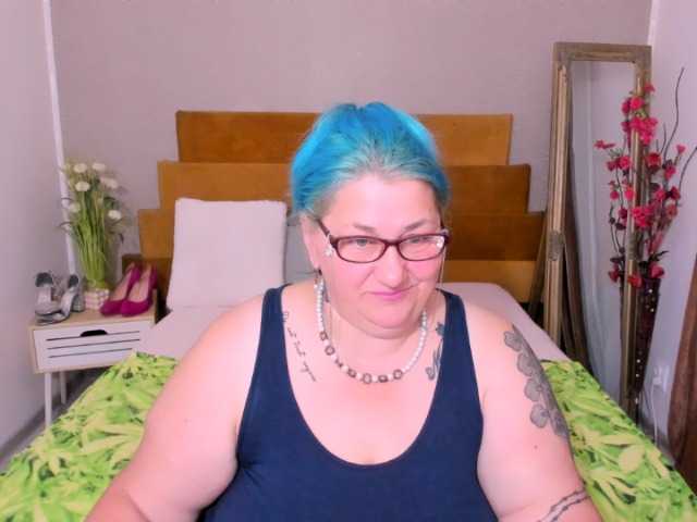 BlondyBigBoobs