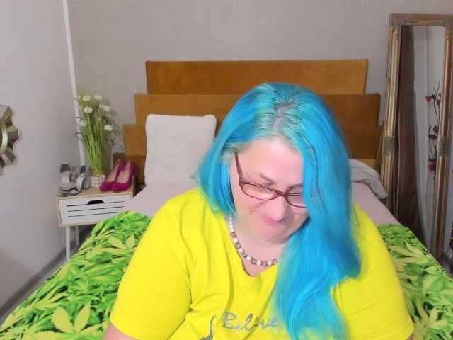 BlondyBigBoobs live webcam show
