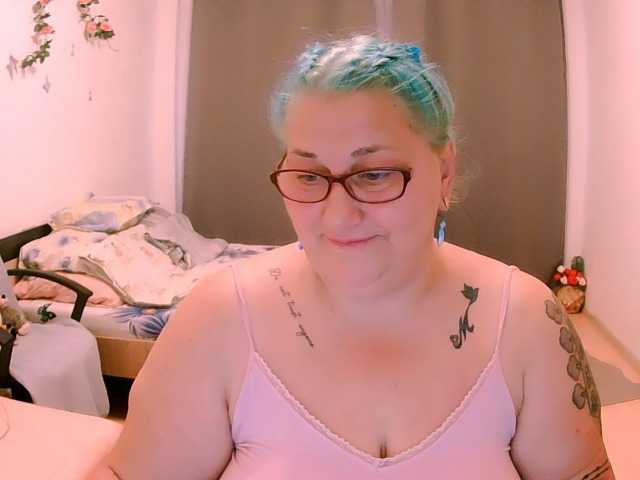 BlondyBigBoobs