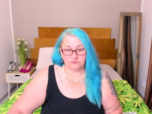 BlondyBigBoobs live webcam show